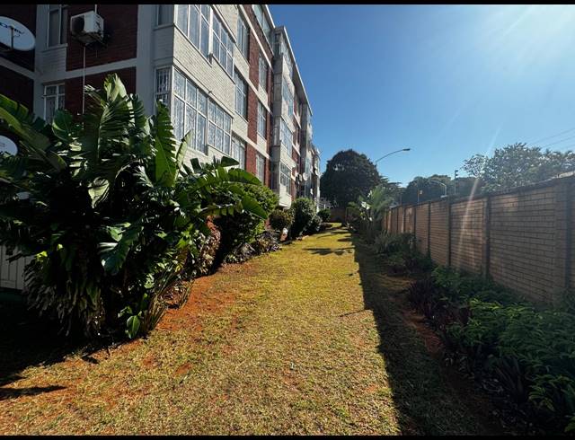 1 BEDROOM FLAT TO LET IN ESSENWOOD
